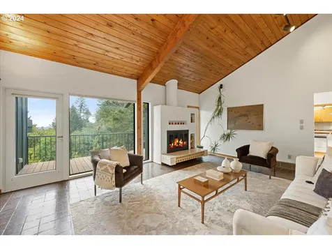 2009 Sw Mount Hood Lane Portland OR 97239