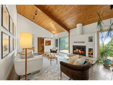 2009 Sw Mount Hood Lane Portland OR 97239