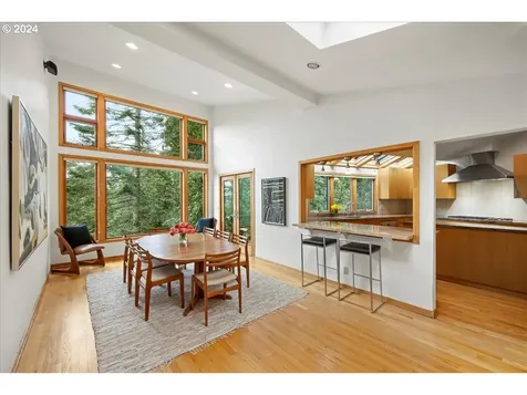 2009 Sw Mount Hood Lane Portland OR 97239