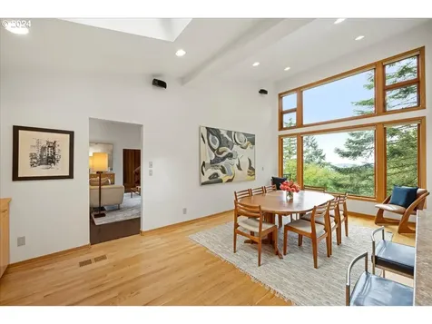 2009 Sw Mount Hood Lane Portland OR 97239