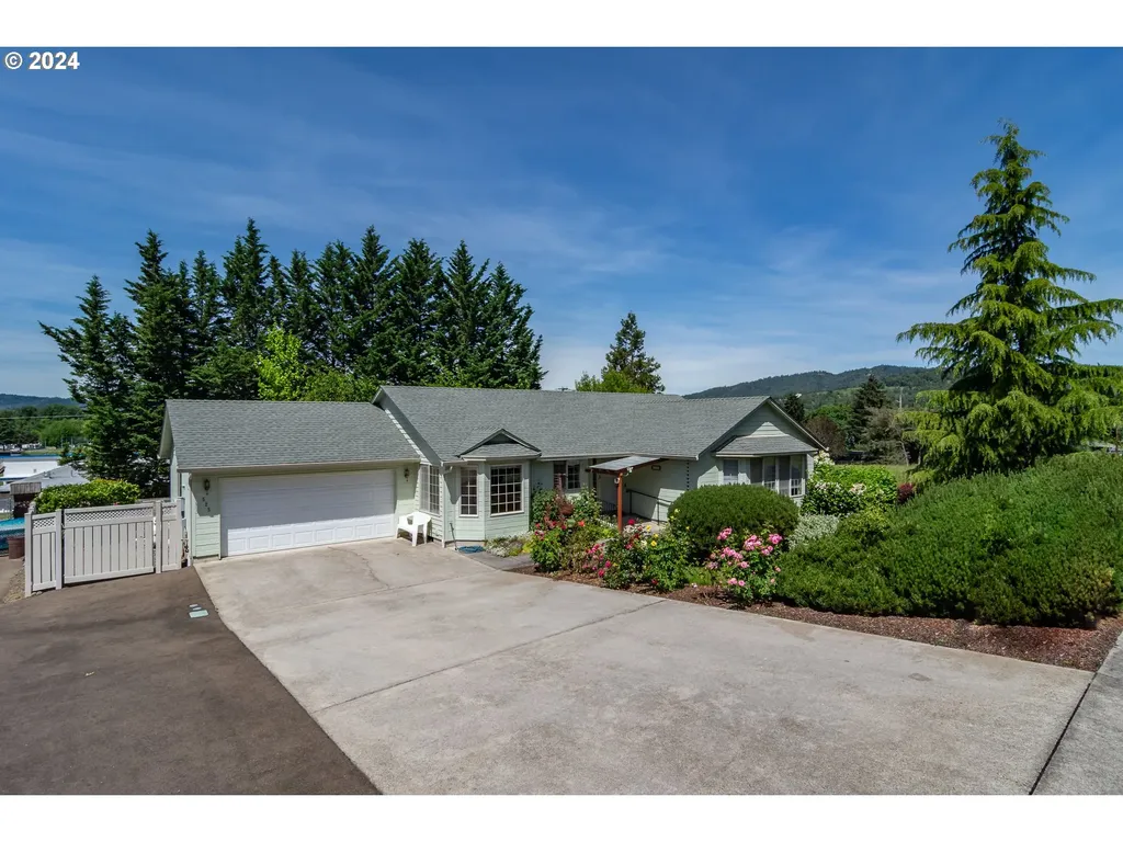 525 Se Parkway Drive Winston OR 97496