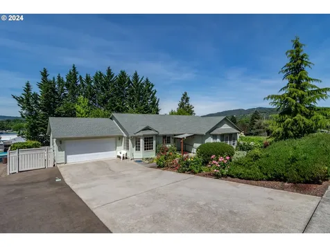 525 Se Parkway Drive Winston OR 97496