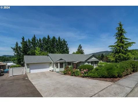525 Se Parkway Drive Winston OR 97496