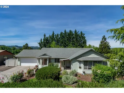 525 Se Parkway Drive Winston OR 97496