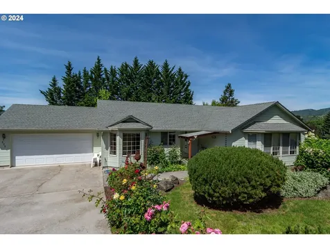 525 Se Parkway Drive Winston OR 97496