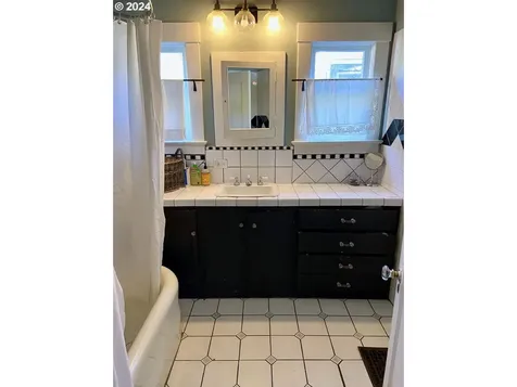 2305 Ne 41st Avenue Portland OR 97212