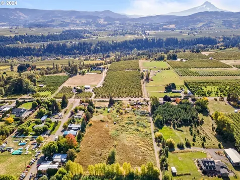 3950 Portland Drive Hood River OR 97031