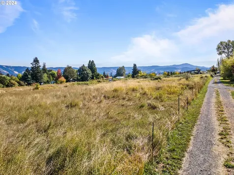 3950 Portland Drive Hood River OR 97031