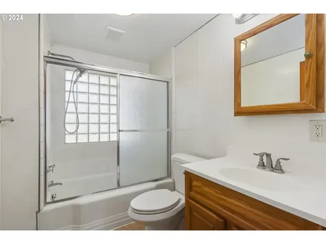 1370 Tucker Road Hood River OR 97031