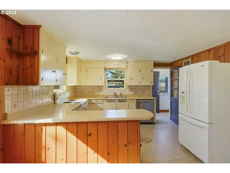 1370 Tucker Road Hood River OR 97031