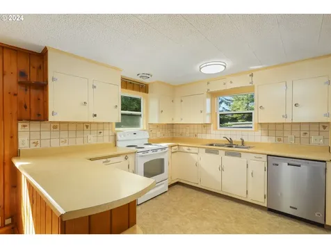 1370 Tucker Road Hood River OR 97031