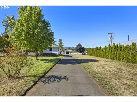 1370 Tucker Road Hood River OR 97031