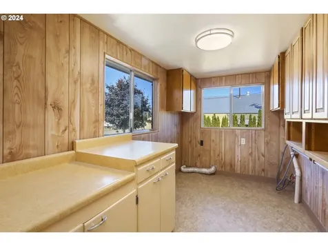 1370 Tucker Road Hood River OR 97031