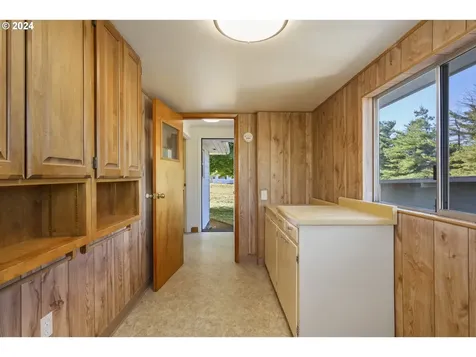 1370 Tucker Road Hood River OR 97031