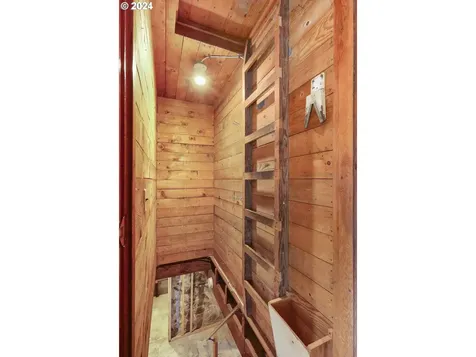 1370 Tucker Road Hood River OR 97031