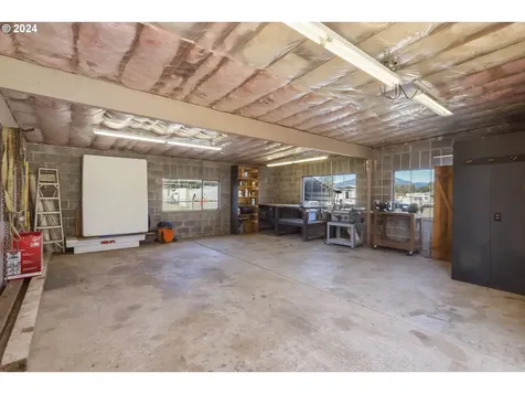 1370 Tucker Road Hood River OR 97031