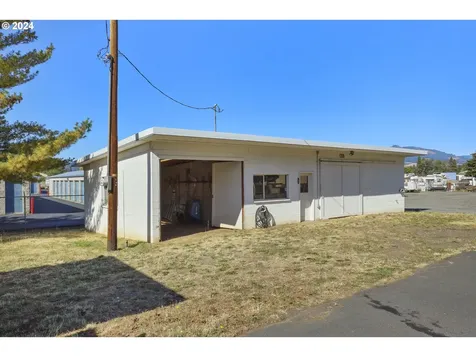 1370 Tucker Road Hood River OR 97031