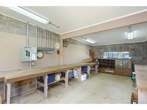 1370 Tucker Road Hood River OR 97031