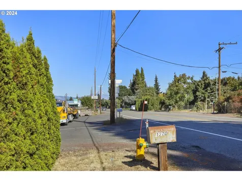 1370 Tucker Road Hood River OR 97031