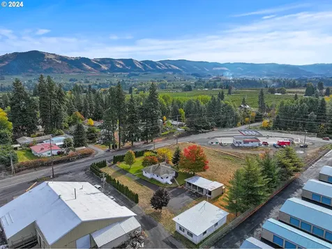 1370 Tucker Road Hood River OR 97031