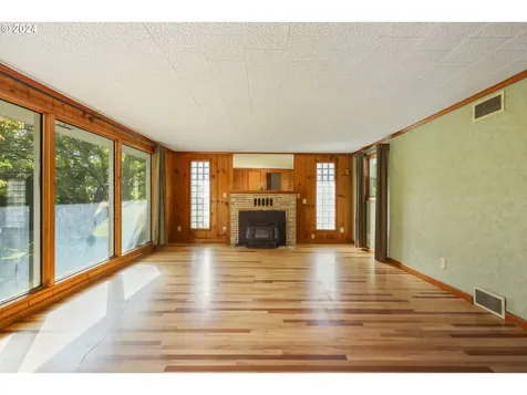 1370 Tucker Road Hood River OR 97031