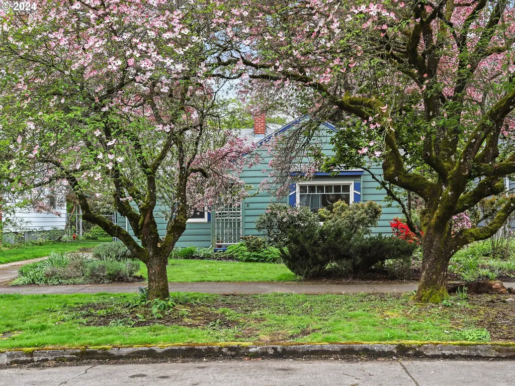 6036 Ne Davis Street Portland OR 97213