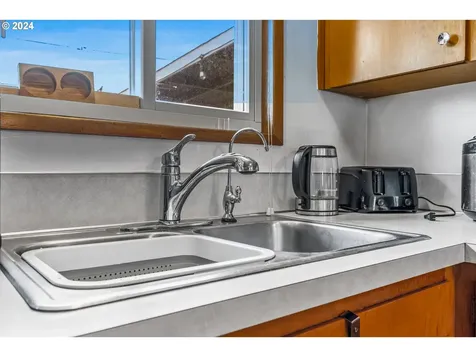 1450 Rainier Road Woodburn OR 97071