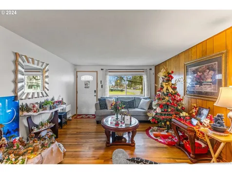 1450 Rainier Road Woodburn OR 97071