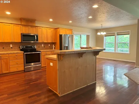 3723 10th Street Hubbard OR 97032