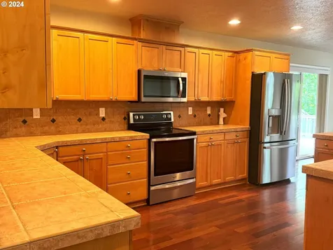 3723 10th Street Hubbard OR 97032