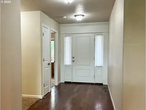 3723 10th Street Hubbard OR 97032