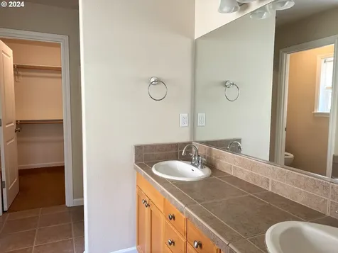 3723 10th Street Hubbard OR 97032