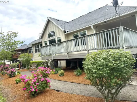 3723 10th Street Hubbard OR 97032