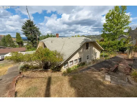 857 Se Watson Street Roseburg OR 97470