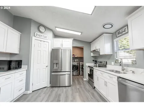 2056 Childs Avenue NE Salem OR 97301