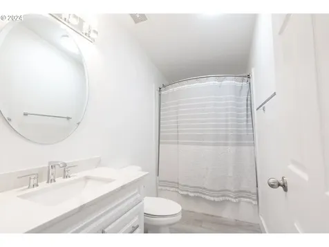 2056 Childs Avenue NE Salem OR 97301