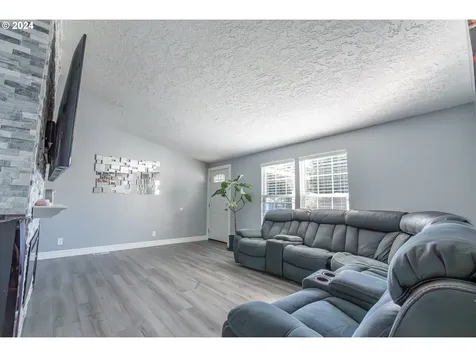 2056 Childs Avenue NE Salem OR 97301