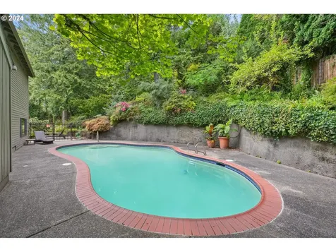2845 Sw Bucharest Court Portland OR 97225