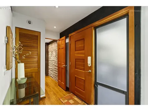 5220 Sw Northwood Avenue Portland OR 97239
