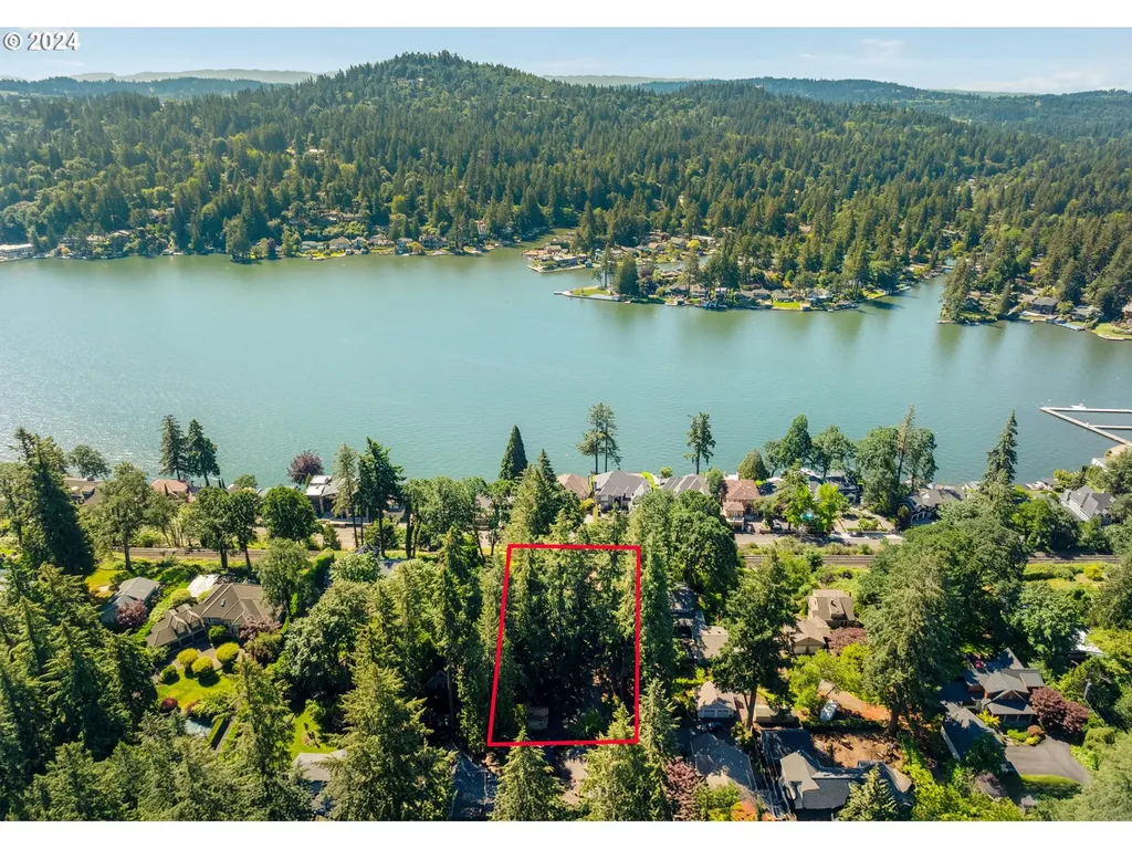 3520 Upper Drive Lake Oswego OR 97035