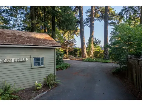 3520 Upper Drive Lake Oswego OR 97035
