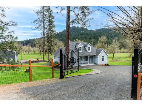 1764 Larson Road Roseburg OR 97471