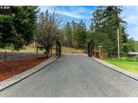 1764 Larson Road Roseburg OR 97471