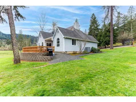 1764 Larson Road Roseburg OR 97471