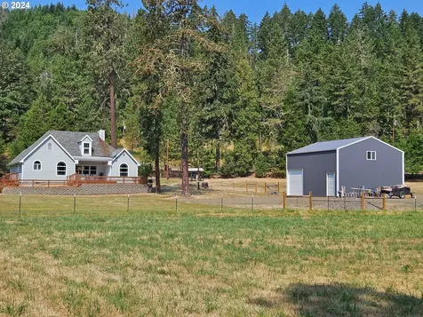 1764 Larson Road Roseburg OR 97471