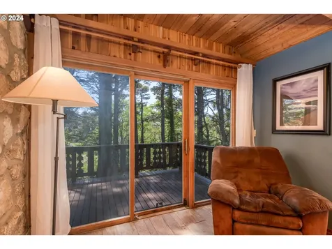 6101 NE Oar Drive Lincoln City OR 97367