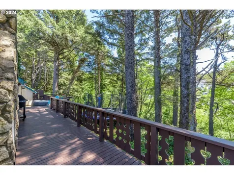 6101 NE Oar Drive Lincoln City OR 97367