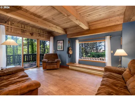 6101 NE Oar Drive Lincoln City OR 97367