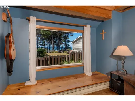 6101 NE Oar Drive Lincoln City OR 97367
