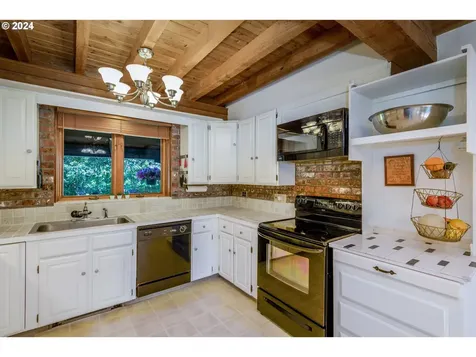6101 NE Oar Drive Lincoln City OR 97367